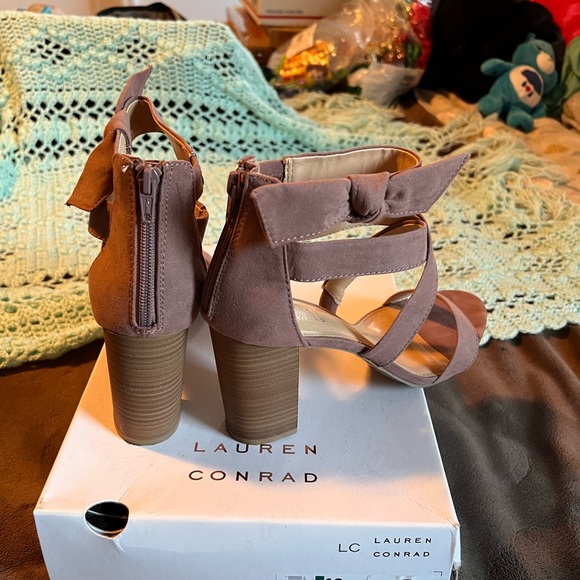 Lauren Conrad Mauve Girlfriend Block open toe heel with Bow - Picture 3 of 5